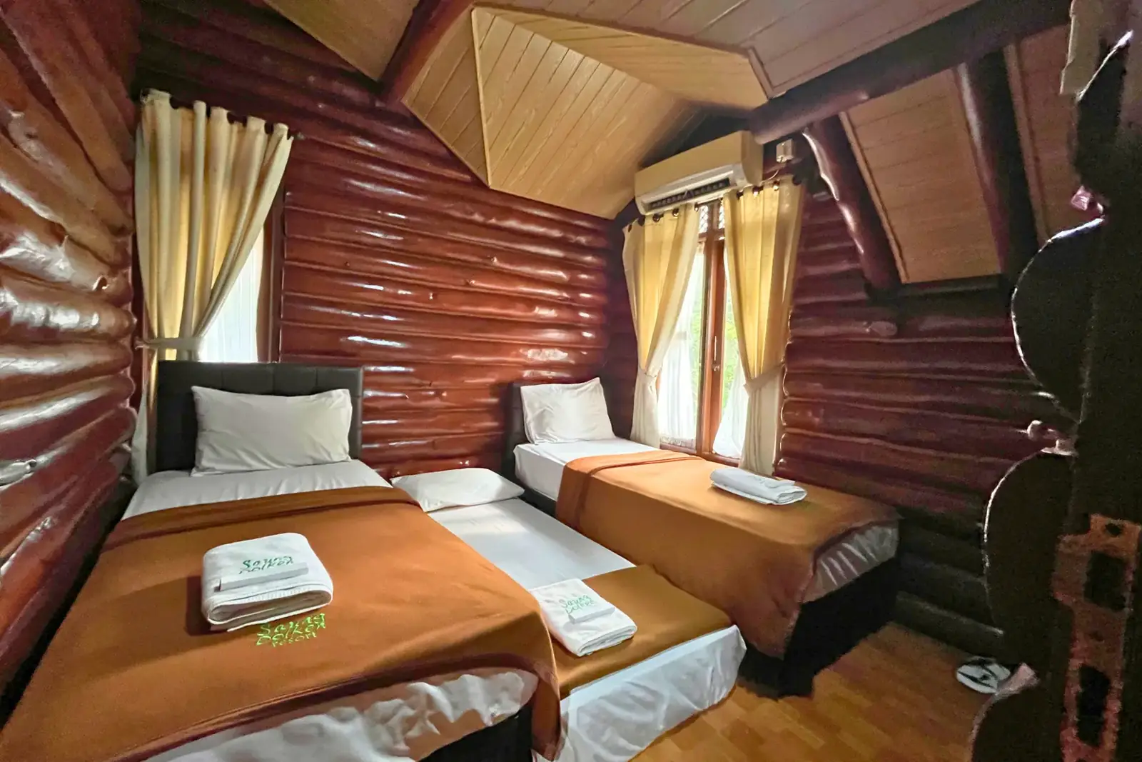 Type Villa Arafah - Hotel Twin Bed Plus Single Bed Saung Dolken Resort & Hotel Syariah