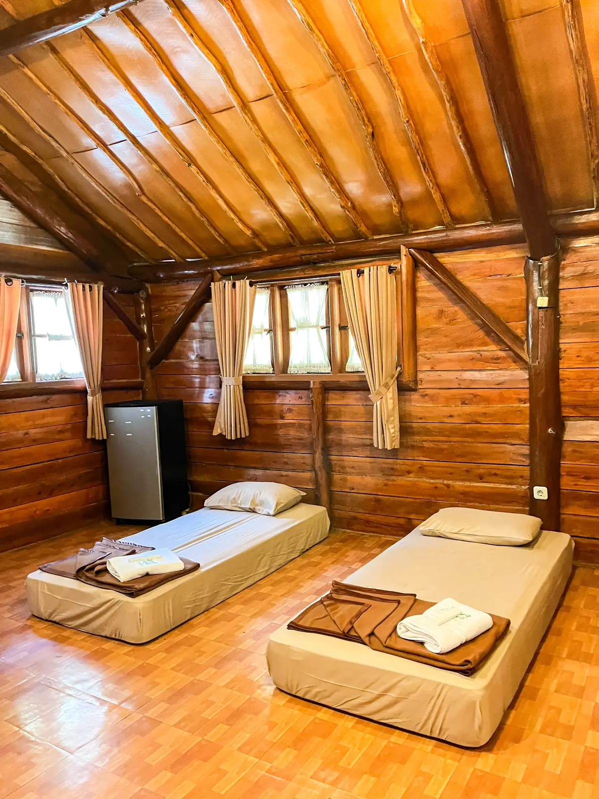 Type Villa Quba - Bed Nyaman Cocok untuk Acara Keluarga Saung Dolken Resort & Hotel Syariah