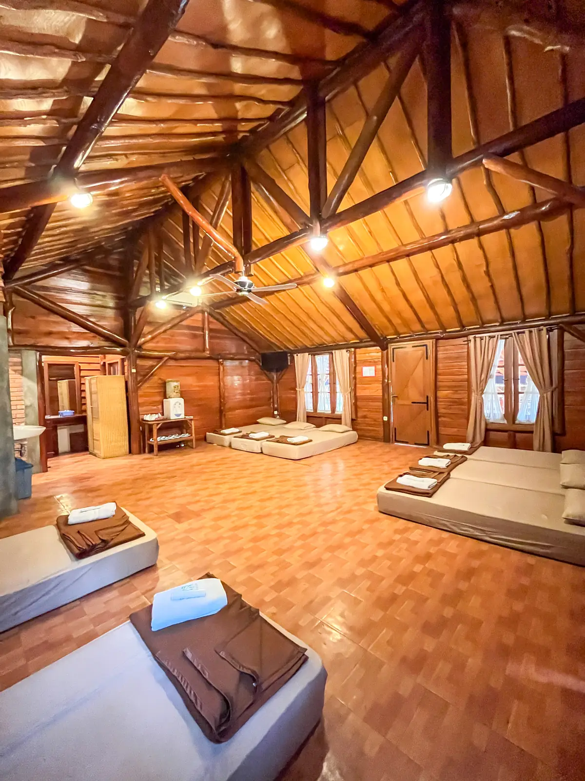 Type Villa Quba - Kamar Luas Bed Kapasitas Banyak Saung Dolken Resort & Hotel Syariah