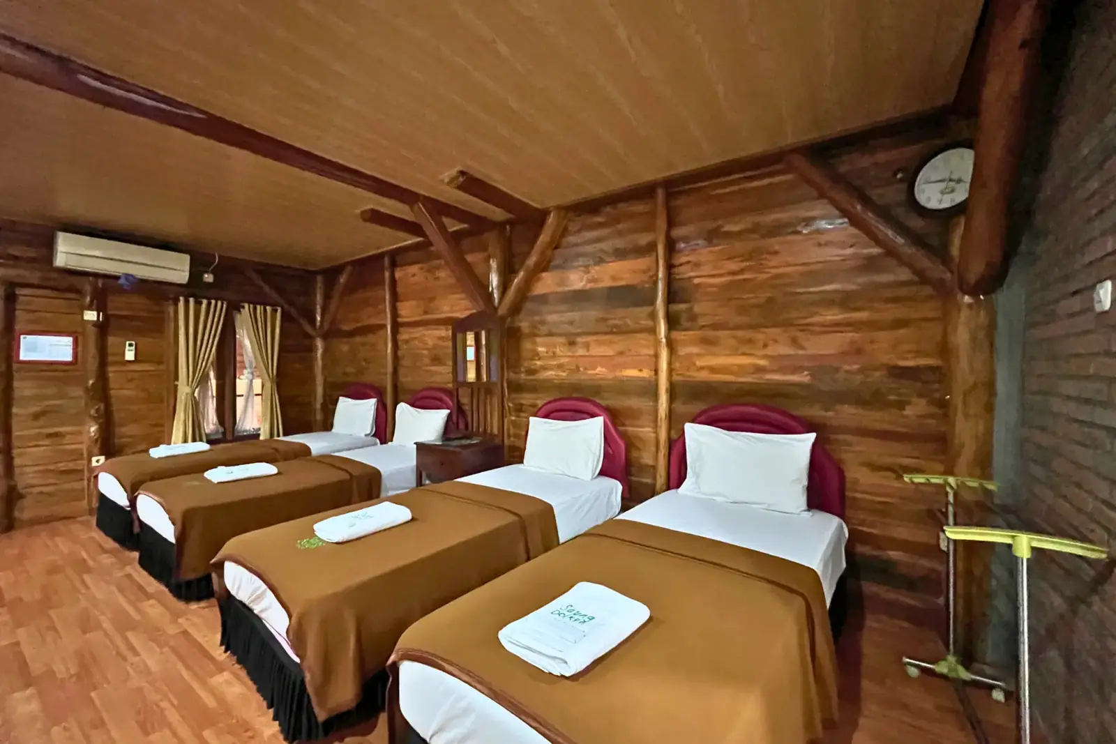 Type Warohmah - Hotel Quadruple Room Family Room di Saung Dolken Resort & Hotel Syariah