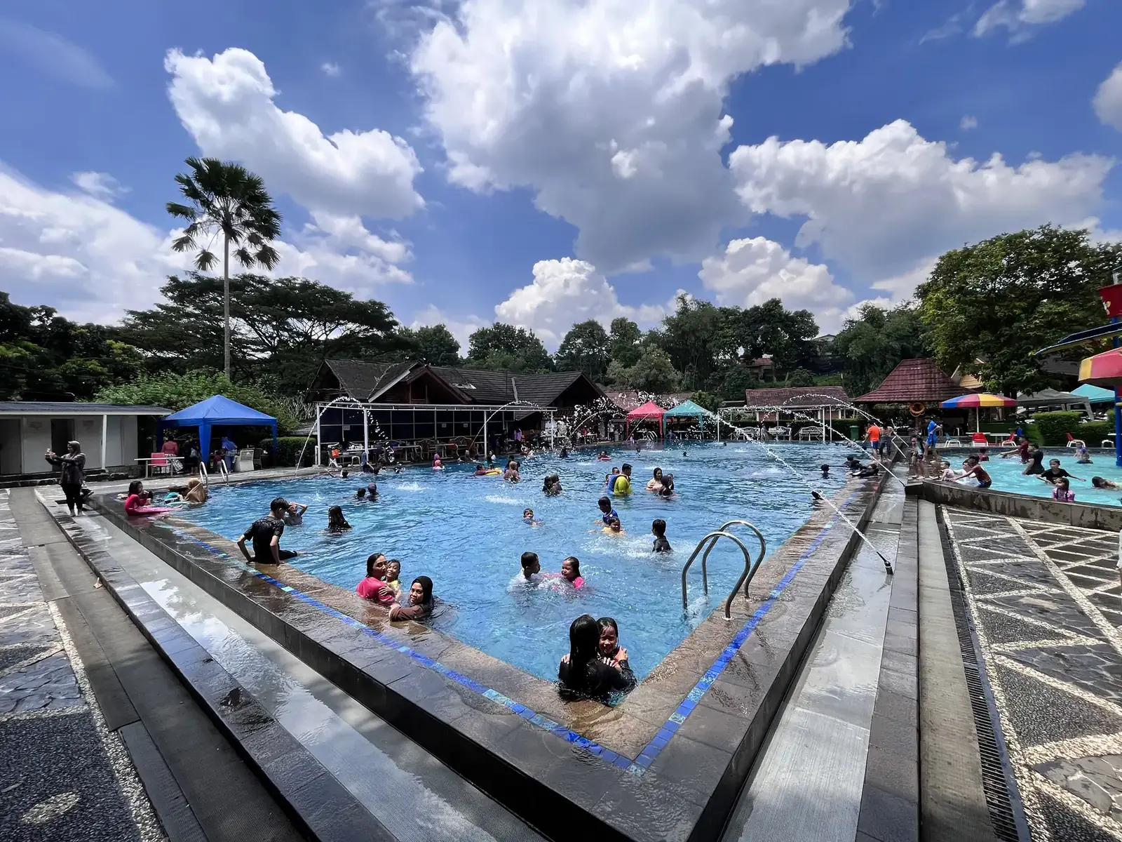 Kolam renang hotel dan resort sentul bogor